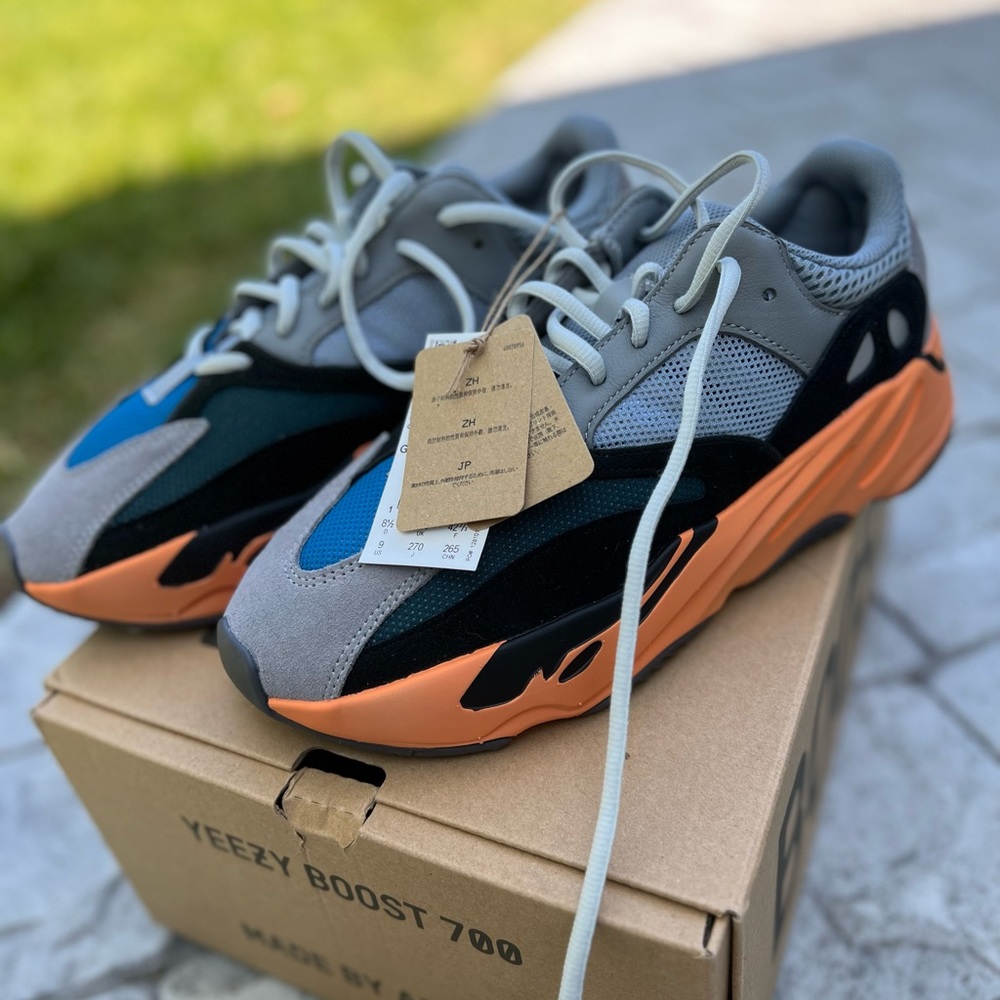 Yeezy boost 700